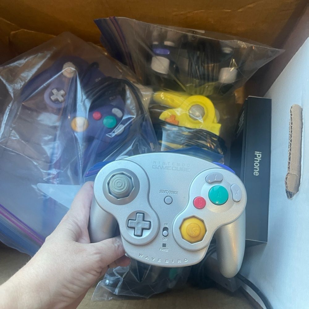 Silver Gray Gamecube Controller - Picture 7 of 8